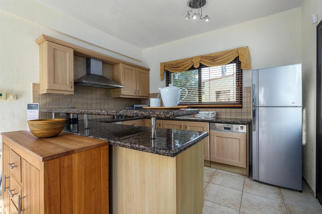 קורל ביי Villa Camelot By Ezoria Villas מראה חיצוני תמונה