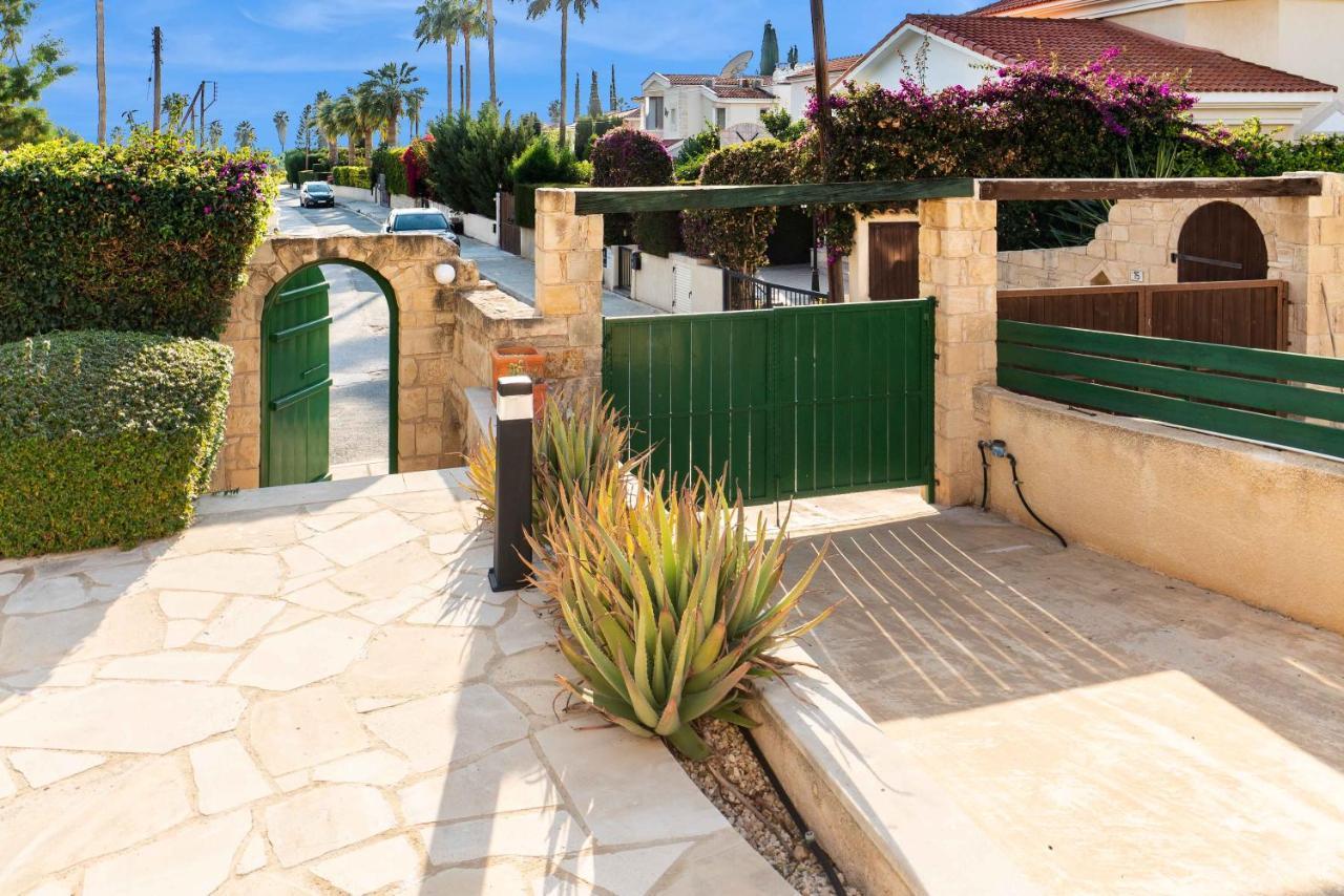 קורל ביי Villa Camelot By Ezoria Villas מראה חיצוני תמונה